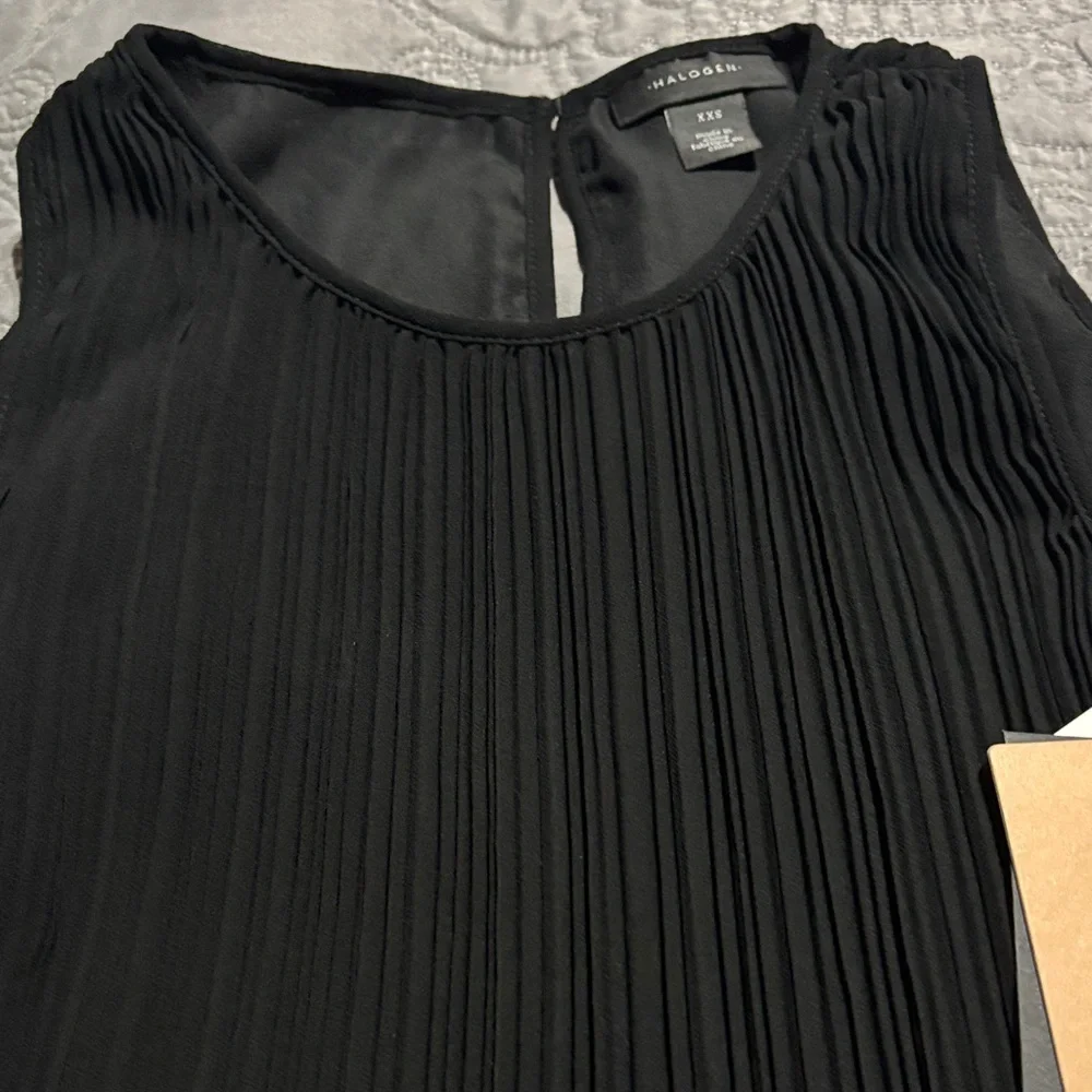 🖤 NWT Halogen Black Pleated Blouse — Size XXS 🖤 - Picture 4 of 6